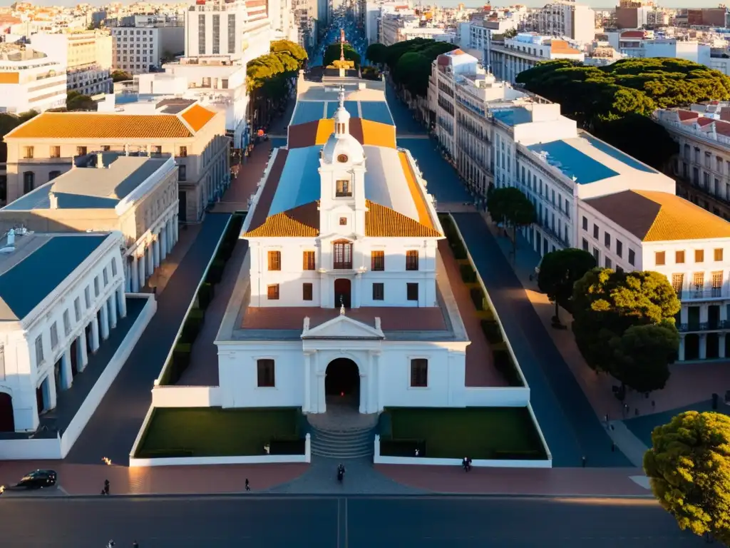 Vista aérea del histórico Museo Joaquín Torres García en Montevideo, resplandeciendo bajo el sol poniente, emblema de vibrante cultura