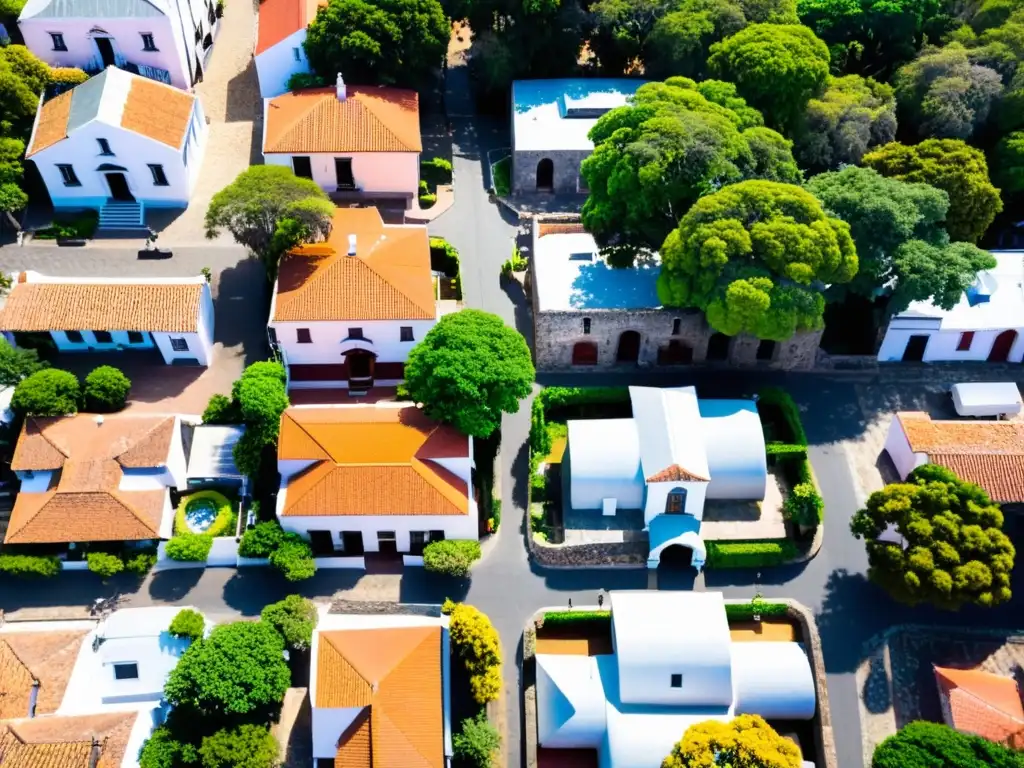 Vista aérea impresionante de Colonia del Sacramento, uno de los sitios patrimoniales de Uruguay, con encanto histórico y belleza natural