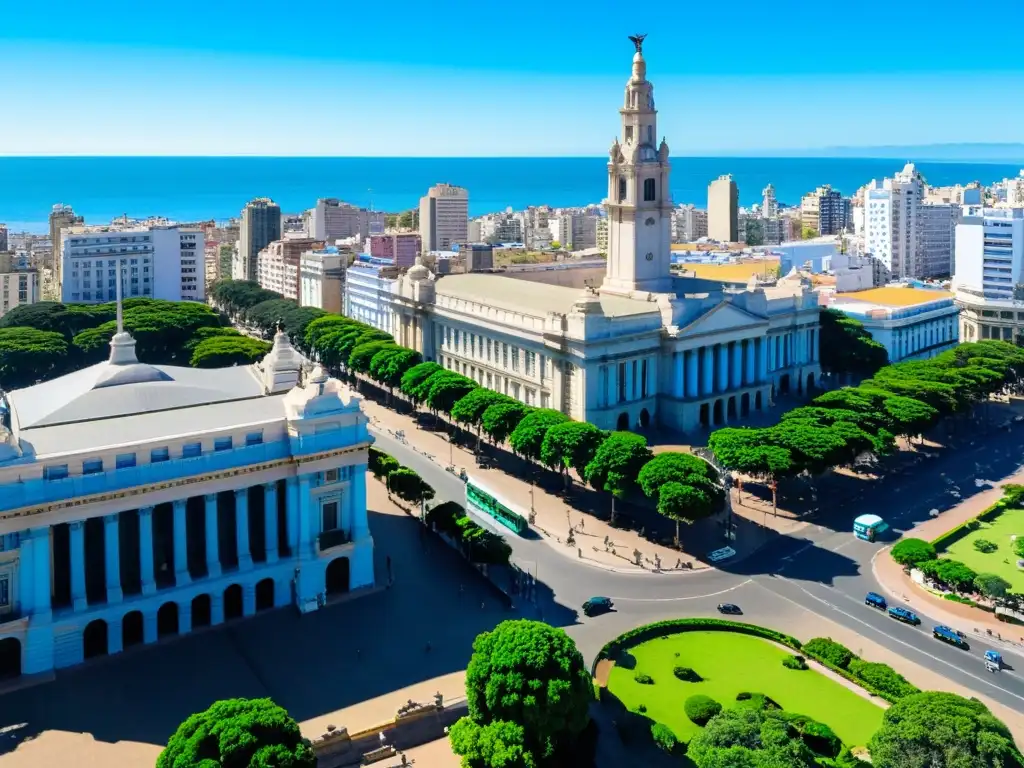 Vista panorámica de Montevideo bajo un cielo azul, resaltando el Patrimonio arquitectónico Uruguay con el Palacio Salvo y Torre de las Telecomunicaciones